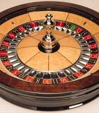 Single zero roulette wheel.